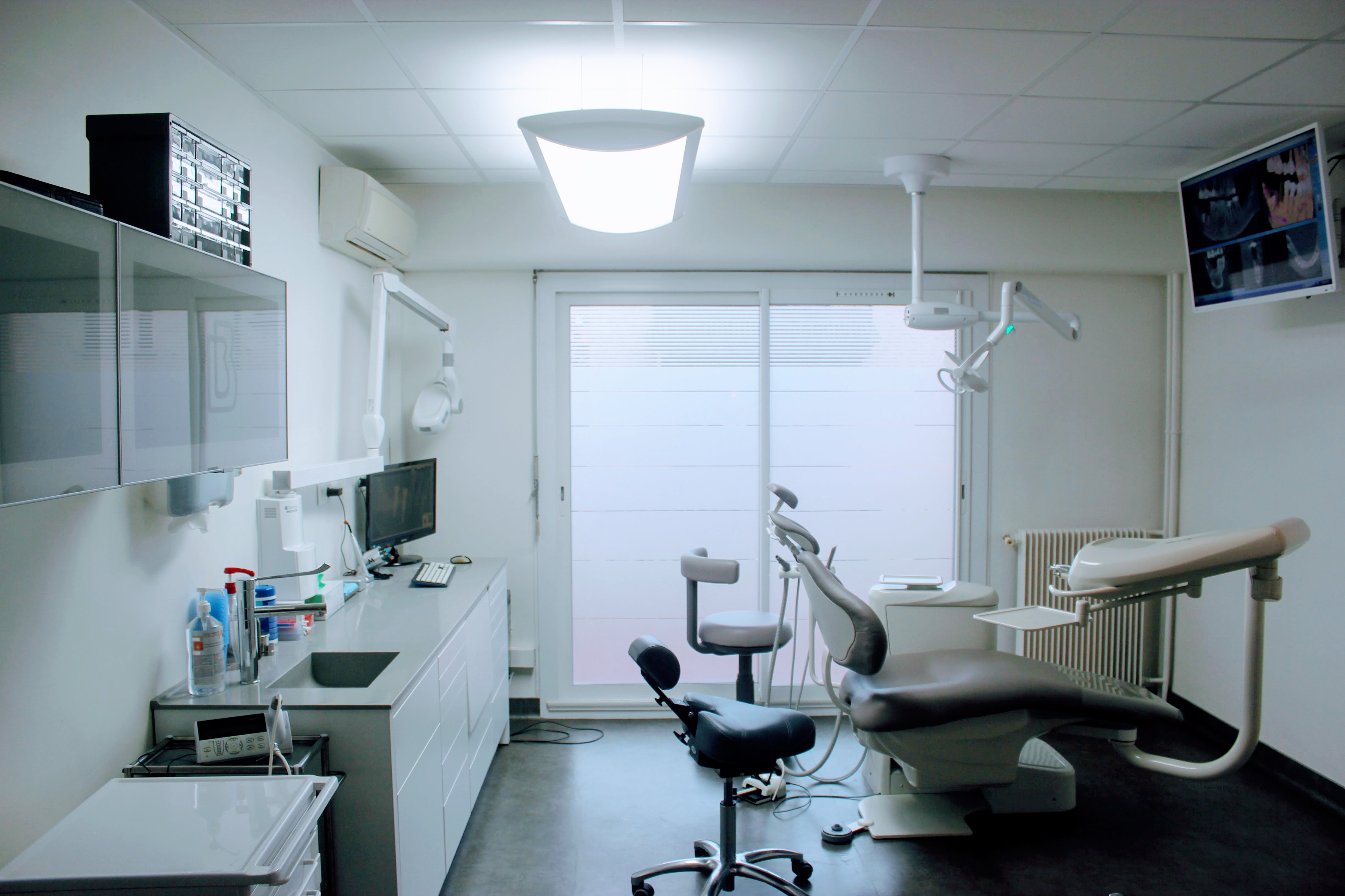 Salle de soins moderne du Cabinet Dentaire Dr Geoffrey Brincat